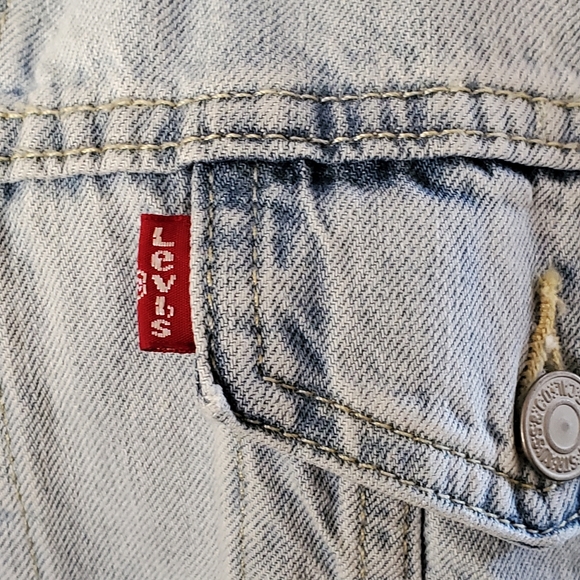 Vintage Levi's Denim Jacket - Picture 4 of 9